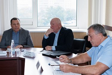 До 16 вход закрыт